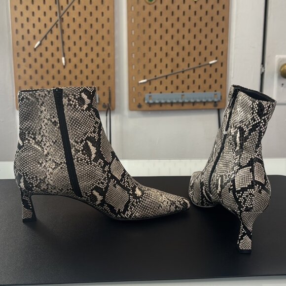 Steve Madden Women Kapital Snakeskin Print Kitten Heel Boots,Sz 8 (M),Disclaimer - Picture 8 of 15